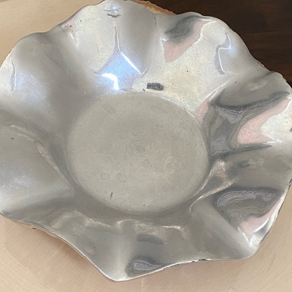 Vintage Pewter Serving Bowl Silver Metal Fluted Ruffled Embossed Fruit Design - Picture 3 of 10